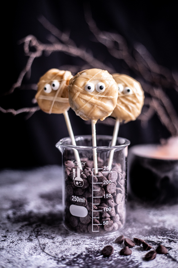 Marshmallow Mummy Pops.